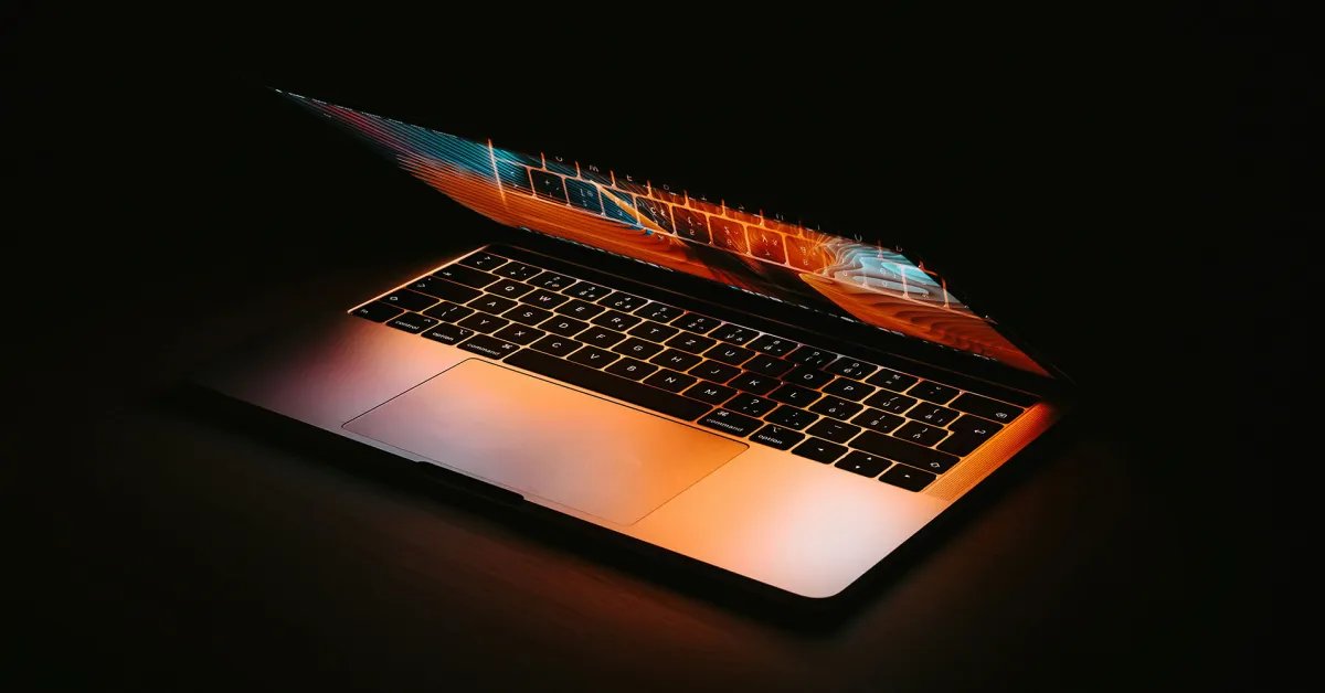 Az első OLED kijelzős MacBook Pro modellek várhatóan jövőre érkeznek