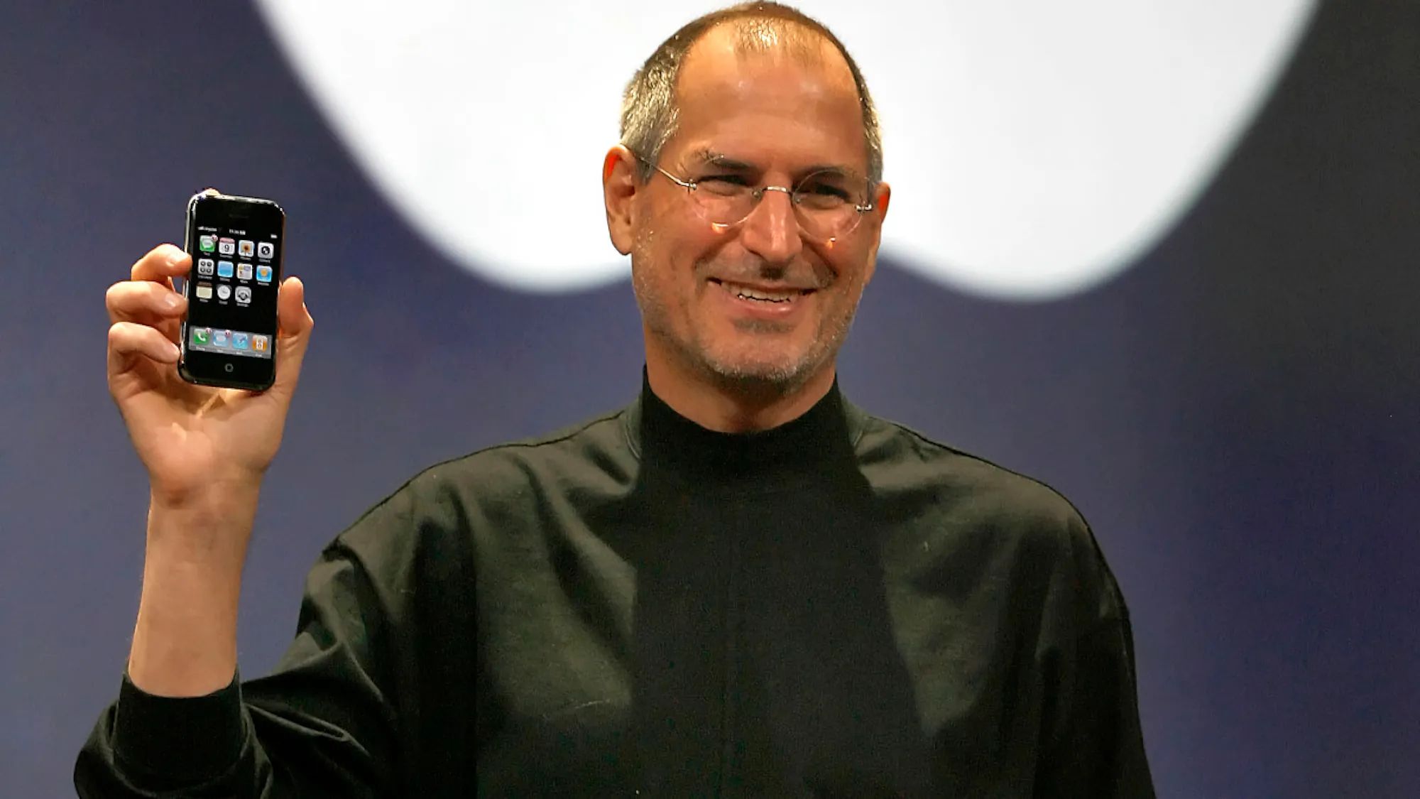 Teljes kijelzős, ívelt üvegű iPhone érkezhet 2027-ben
